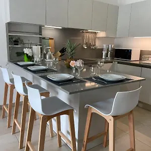 https://lcrin-des-oliviers.fr-provencehotel.com
