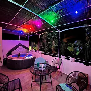 https://jolie-t2.fr-provencehotel.com