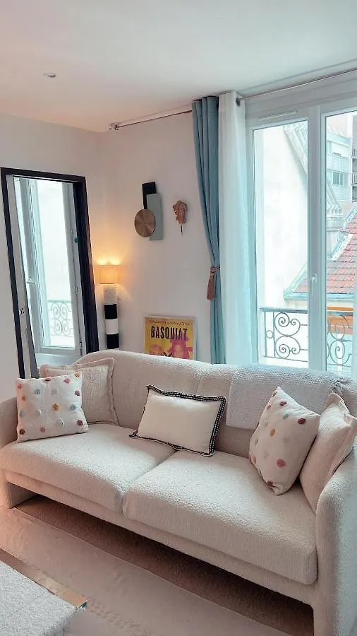 Cozy Paris Apartment
